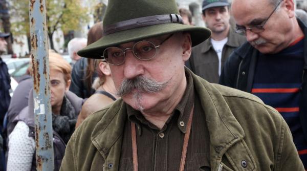 cantaretul doru stanculescu saltat de jandarmi la mitingul de la cotroceni