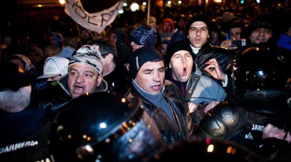 bataia cu sclavii lui traian basescu