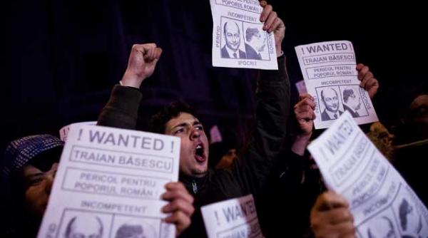 la vederea unui elicopter iesenii au strigat a fugit basescu