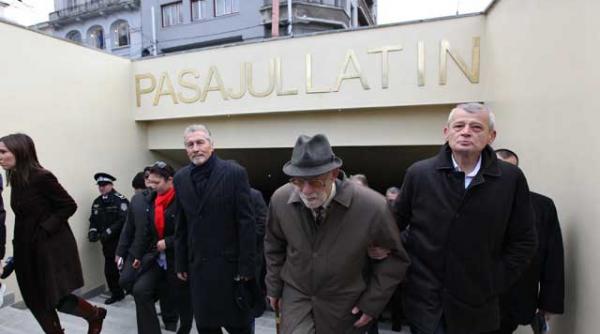 statuia lupoaicei s a intors din nou acasa