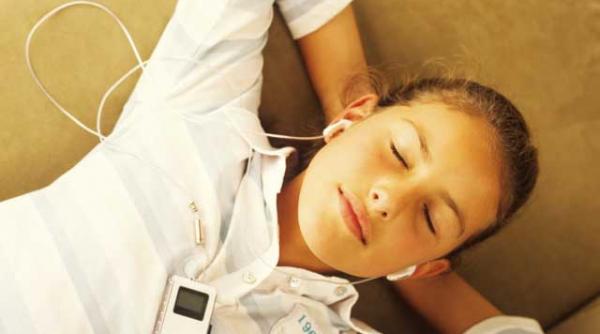 un adolescent din patru poate sa si piarda auzul din cauza muzicii ascultate la maximum la ipod si mp3