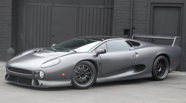 un jaguar xj220s care este extrem de rar va fi scos la licitatie
