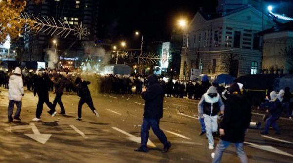 49 de persoane duse la sectiile de politie dupa protestele de duminica seara din capitala