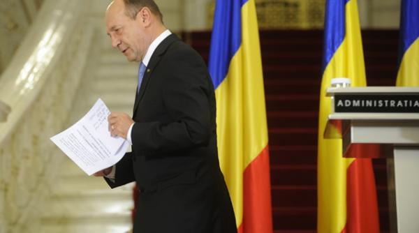 demisia lui basescu si ultimul banc cu salvarea privata lansate pe internet