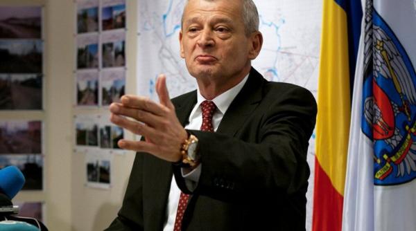 magazine vandalizate garduri si semafoare smulse masini distruse vezi cum arata centrul capitalei dupa violentele de azi noapte