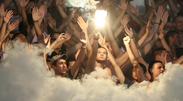 ultrasii arma secreta a puterii impotriva manifestantilor