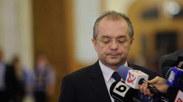 boc refuza tot si demisia si salarii si pensii marite