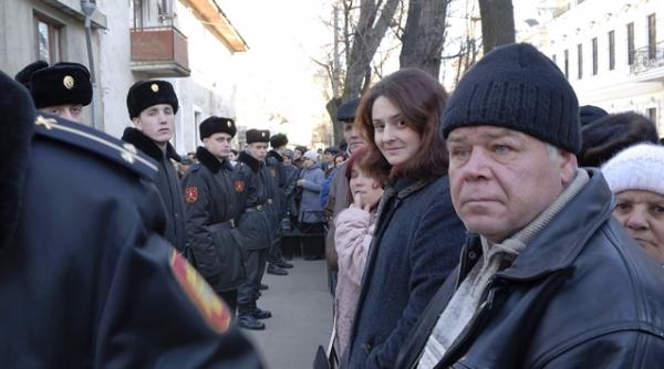 cativa protestatari reuniti in fata ambasadei romaniei la chisinau cer expulzarea ambasadorului rom niei