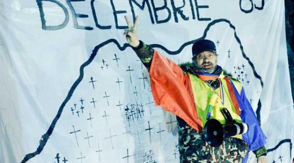 societatea civila se alatura pietei universitatii noi viermii inepti inculti si ciumpalaci protestam