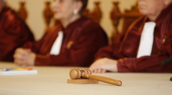 comasarea alegerilor amanata de judecatorii curtii constitutionale