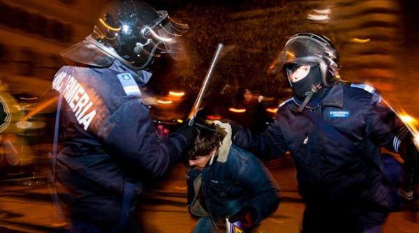 jandarm luati site ul de cultura si bagati l in duba video