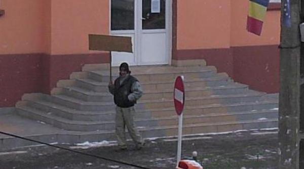 singurul protestatar anti basescu din baia de aries video