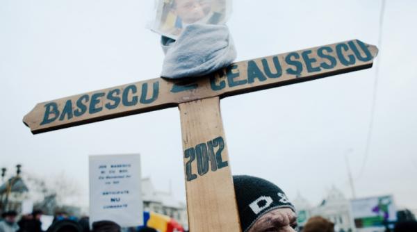 associated press problema romaniei basescu un privilegiat al regimului comunist