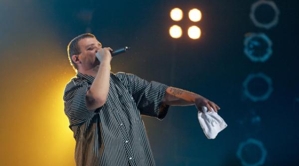 bug mafia s a alaturat protestatarilor din piata universitatii asculta piesa lor bag p a n lume si v o fac cadou video