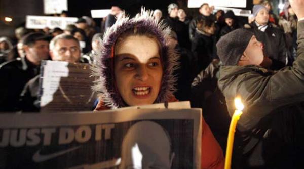 demonstratiile castiga forta