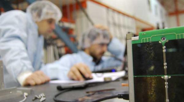 primul satelit romanesc gata de lansare vezi cum arata si ce vrem sa facem cu goliat