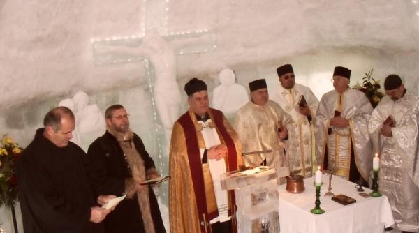 biserica de gheata de la balea lac a fost sfintita astazi in trei limbi