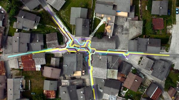 foto un sat vechi a devenit punct turistic prin street art