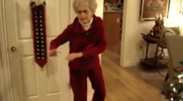 o bunicuta de 90 de ani a devenit vedeta pe internet cum a reusit batranica sa impresioneze mii de persoane video