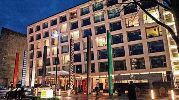 romanca injunghiata mortal intr un hotel de lux din dusseldorf