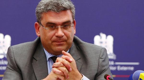 baconschi revocat prin sms de premier ministrul de externe anunta va ramane in pdl