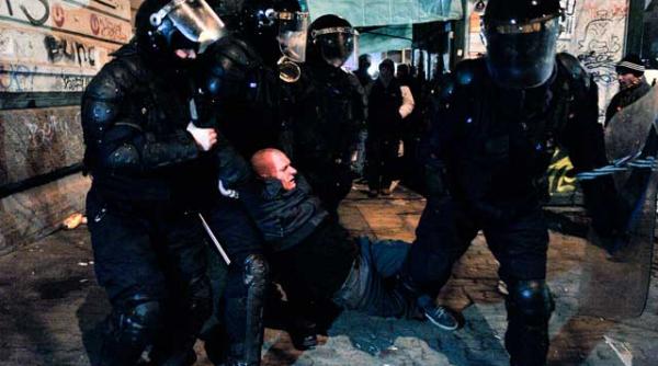 raspunsul puterii bastoane nesimtire cinism