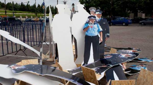 cei care au scandat prima data iesi afara javra ordinara vor iesi in strada