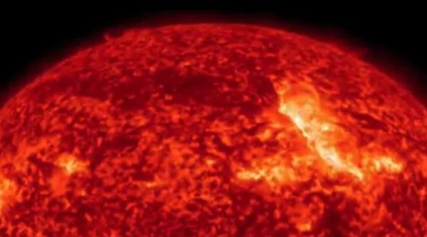 pamantul urmeaza sa fie lovit de o puternica furtuna magnetica video