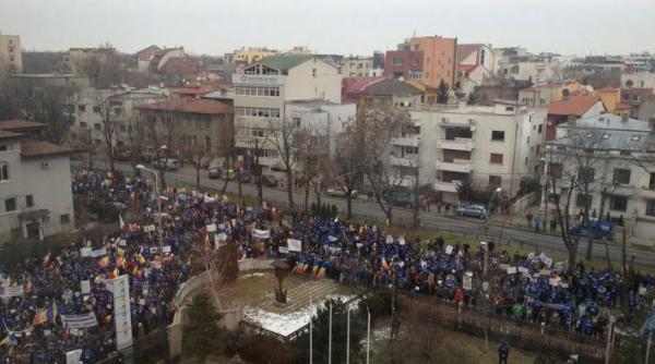 scandal la tvr protestatarii au incercat sa forteze intrarea in televiziune video