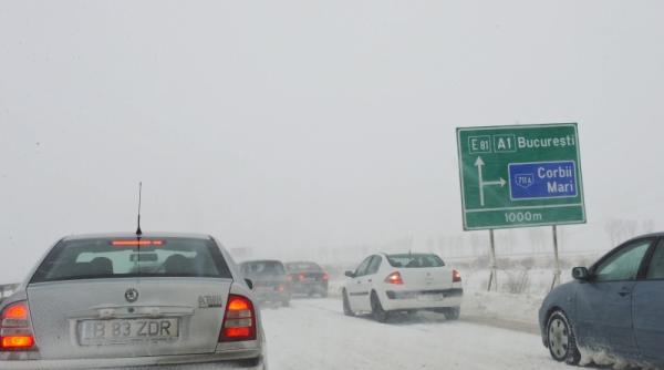 circulatie blocata pe a1 pe sensul pitesti bucuresti dupa ce un tir s a rasturnat din cauza zapezii