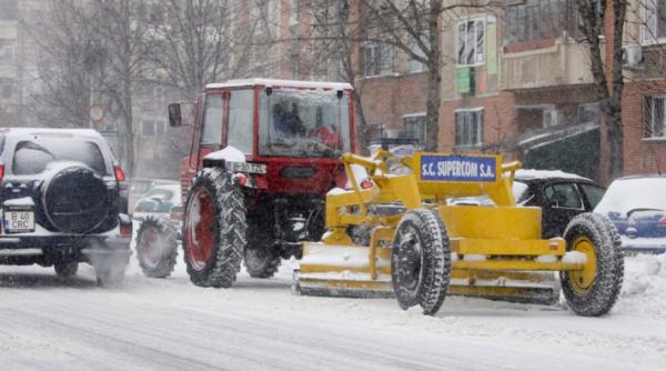 isu bucuresti zece masini avariate si 25 de copaci cazuti din cauza ninsorii