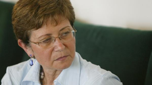 ce facea rodica culcer pe facebook in timpul discursului presedintelui basescu vezi fotografiile atasate