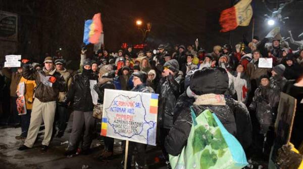 cine sunt viermii si ciumpalacii din piata universitatii