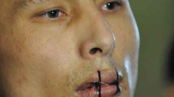 kirgizstan peste 1 300 de detinuti si au cusut buzele si aproape 7 000 sunt in greva foamei