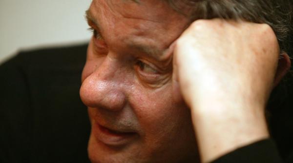 sicriul cu trupul neinsufletit al lui emil hossu va fi depus astazi la ora 13 30 in biserica mavrogheni