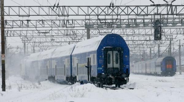 tren deraiat din cauza zapezii cei 123 de calatori au fost preluati de o alta garnitura