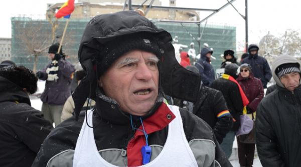 zeci de manifestanti in piata universitatii in cea de a 14 a zi de proteste