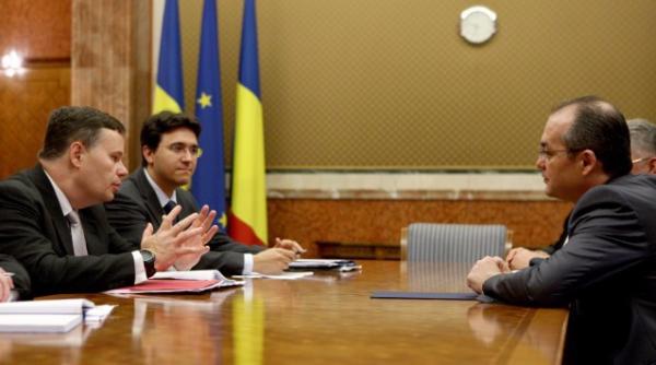 guvernantii inchid gura protestatarilor cu o suta de lei