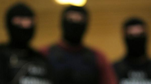 iasi sapte tineri raniti intr un scandal cu cutite spray uri lacrimogene si un pistol cu bile