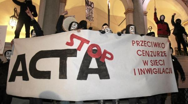 acta intra in dezbaterea publica