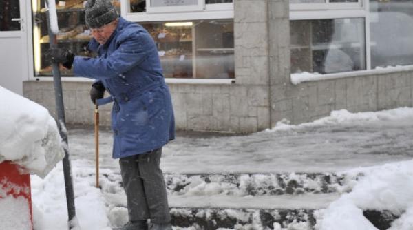 amenzi de peste 90 000 de lei pentru bucurestenii care nu au curatat zapada de pe trotuare