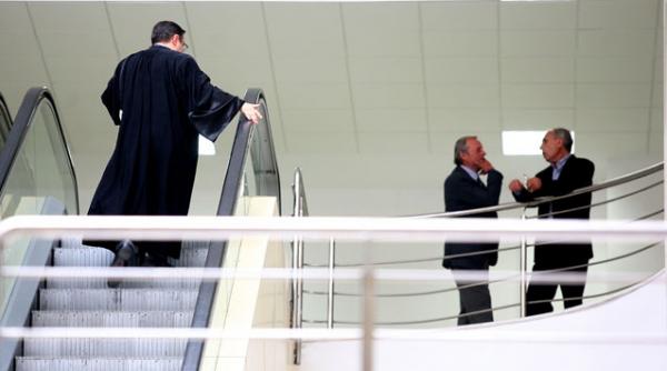 asociatiile de magistrati alaturi de colegii care au protestat impotriva presedintelui si a guvernului boc video