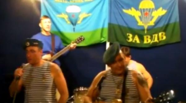 fosti parasutisti rusi ii cer tiranului vladimir putin sa plece vezi videoclipul vizionat de 500 000 de ori pe youtube in trei zile