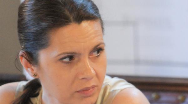adriana saftoiu a demisionat din parlament