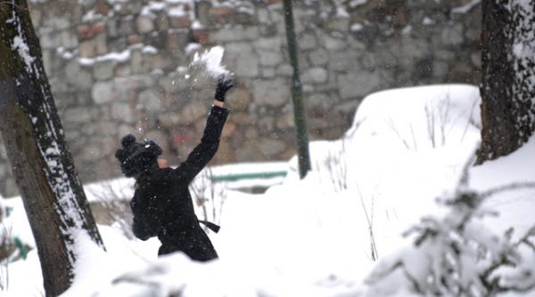 de joi sase zile cu ninsori abundente stratul de zapada va depasi 1 metru in oltenia