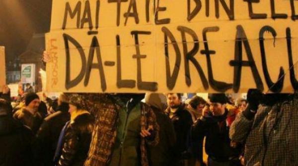 neam de folcloristi sarba lui basescu pe lozinci din piata universitatii video