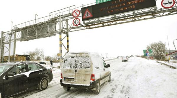circulatia este intrerupta pe 28 drumuri nationale autostrazile a1 si a2 au fost inchise vezi situatia traficului din tara