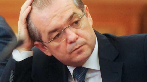 emil boc lovit de comasate motivarea curtii constitutionale determina pdl si udmr sa ia in calcul demisia premierului si alegeri anticipate