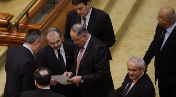 majoritatea pdl istilor vor ca boc sa plece si de la guvern si de la sefia partidului vezi cum si a muiat declaratiile roberta anastase