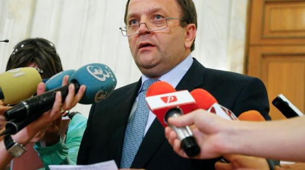 flutur demisia anuntata de emil boc un act de responsabilitate